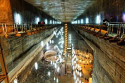 La visita alla miniera di Salina Turda in Romania - © Mikadun / Shutterstock.com