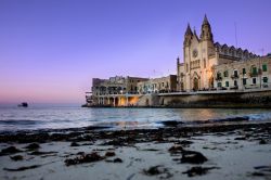 St Julian's a Malta, la sua baia al tramonto.