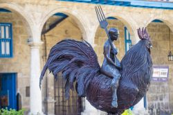 Il dettaglio di una statua nel centro storico dell'Avana (Cuba). Siamo nel quartiere de La Habana Vieja  - © Kobby Dagan / Shutterstock.com