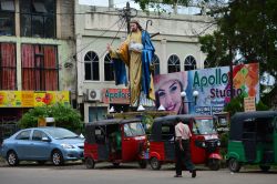 La statua di Gesù Cristo nelle strade di Negombo, città con il maggior numero di cristiani dello Sri Lank. - © Hagen Simon / Shutterstock.com
