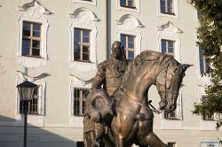 Statua di Johann Tserclaes, duca di Tilly nella città di Altotting, Germania: soprannominato il "monaco in armatura" fu comandante delle forze cattoliche durante le prime fasi ...