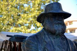 La statua di Paul Cézanne, il figlio più celebre della città di Aix-en-Provence (Francia).