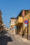 Strada del centro storico di Balestrate in Sicilia