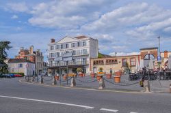 Street view di Fontainebleau, Francia:  con i suoi 17 mila ettari è il Comune più vasto della regione Ile-de-France - © Kiev.Victor / Shutterstock.com