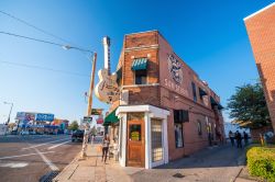 Sun Studios a Memphis, Tennessee: qui Elvis registrò il suo primo disco. Era il luglio 1953 - © f11photo / Shutterstock.com