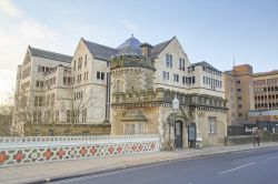 La Toll House (casa del dazio) sul Lendel Bridge di York.La città è circondata da mura medievali e conserva ancora le porte d'ingresso originali dell'epoca - foto ...