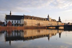 Tramonto sull'Università di Wroclaw, Polonia - Nel 2002 ha festeggiato il suo 300° anniversario: il centro universitario di Breslavia ospita al suo interno il museo con l'Aula ...