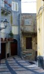 Un antico edificio del centro storico di Motta Camastra, Sicilia.
