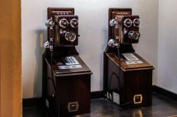 Un negozio della città di Nara con originali telefoni vintage (Giappone) - © dimakig / Shutterstock.com