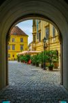 Un pittoresco scorcio fotografico di Sopron vista attraverso la Torre di Fuoco, Ungheria.



