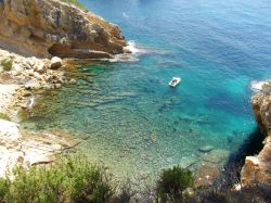 Un tratto di costa a Le Resquilladou, Saint-Cyr-sur-Mer, Francia. 
