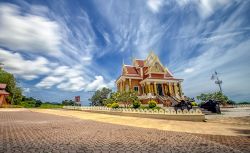 Una bella veduta del Prince Chumphon Shrine & Memorial Krom Luang Chumphon Khet Udom Sak Palace nella città di Songkhla, Thailandia.
