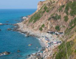 Una caletta appartata sulla costa di Zambrone in Calabria - © giovanni boscherino / Shutterstock.com