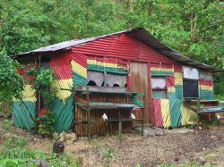Una casa rasta a Port Antonio, Giamaica. In questa località, capoluogo della parrocchia di Portland, si respira la vera atrmosfera giamaicana. E' considerata una delle patrie dei ...