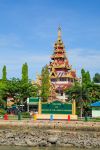 Una pagoda a Kawthaung, Myanmar. Questa cittadina si trova sulla costa della Birmania sul mare delle Andamane ed è il punto più a sud del paese.
