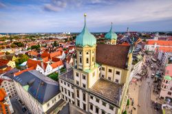 Una pittoresca skyline cittadina di Augusta, Germania. Dopo Treviri, risulta essere la città più antica del paese.
