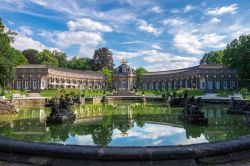 Una pittoresca veduta del Palazzo Nuovo nel giardino dell'Hermitage di Bayreuth, Germania - © AndrijaP / Shutterstock.com