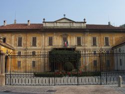 Una veduta di Villa Sottocasa a Vimercate, Lombardia. Splendido esempio di dimora neoclassica, fu costruita negli utlimi decenni del XVIII° secolo CC BY 2.5, Collegamento