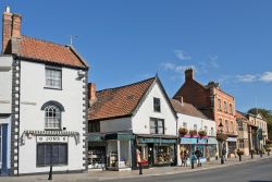 Una via del centro di Glastonbury, Inghilterra - © irisphoto1 / Shutterstock.com