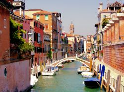 Uno dei canali lagunari del quartiere Dorsoduro a venezia
