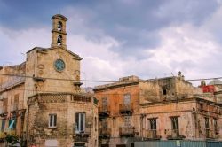Uno scorcio della vecchia città di Taranto, Puglia.  Città dei due mari, così è chiamata perchè lambita dalle acque del Mar Grande e di quello Piccolo, ...