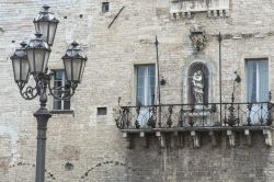 Uno storico palazzo nel centro di Cagli, regione Marche