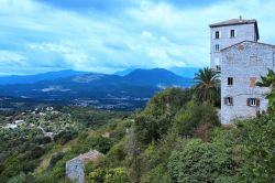 Foto panoramica della valle del Rizzanese vista dal paese di Sartène, nel sud della Corsica (Francia) - foto © Shutterstock.com

