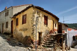 Vecchie case nel centro storico di Vinhais, nord del Portogallo.

