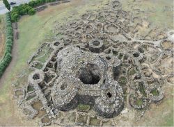 Veduta aerea del Nuraghe di Barumini in Sardegna