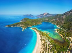 Veduta aerea della Blue Lagoon di Oludeniz in Turchia