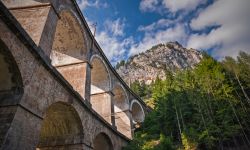 Viadotto della vecchia Semmering Railway, Austria. Terminata nel 1854, questa ferrovia è considerata la prima di montagna in Europa.
