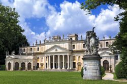 La magnifica Villa Pisani a Stra, siamo sulla Rivera del Brenta, in Veneto