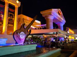 Vita notturna a Tenerife: l'Hard rock cafe a Playa De Las Americas - © steved_np3 / Shutterstock.com
