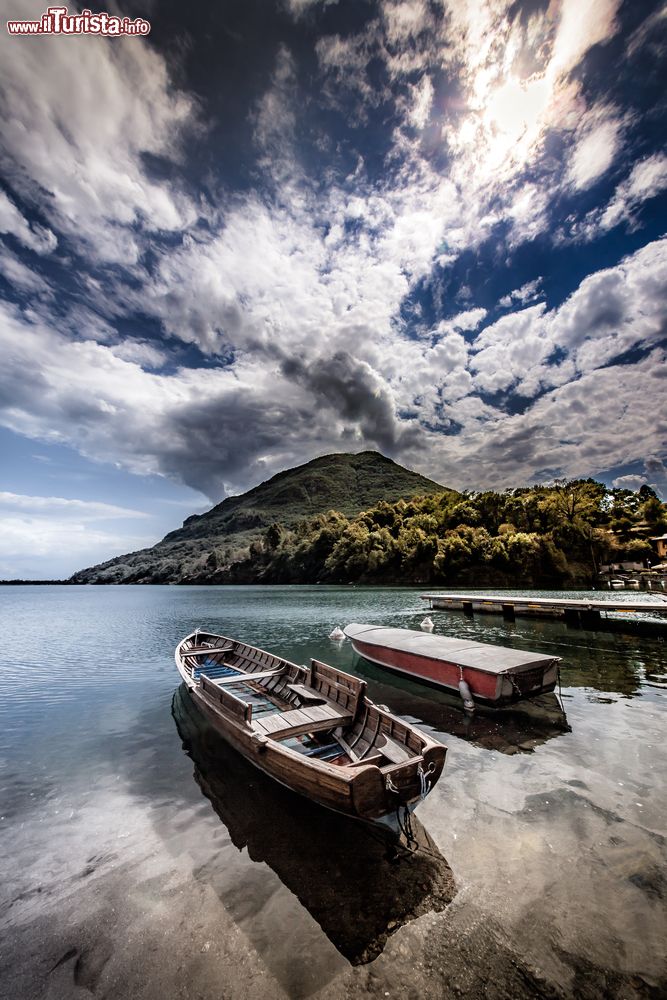 Immagine Un pittoresco scorcio del lago di Mergozzo, Piemonte. Siamo nella provincia del Verbano-Cusio-Ossola.