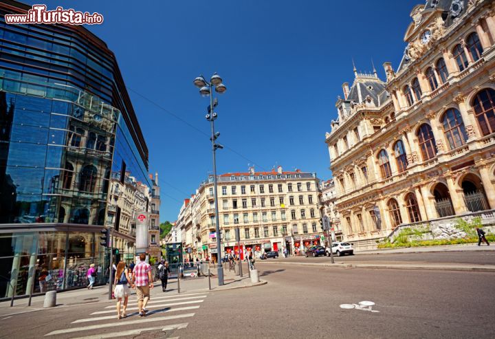 Immagine Place des Cordeliers a Lione, Francia. A Cordeliers, quartiere centrale della città di Lione, si trova l'omonina piazza sulla quale si affacciano i  principali monumenti e edifici di questo territorio cittadino - © Gayane / Shutterstock.com