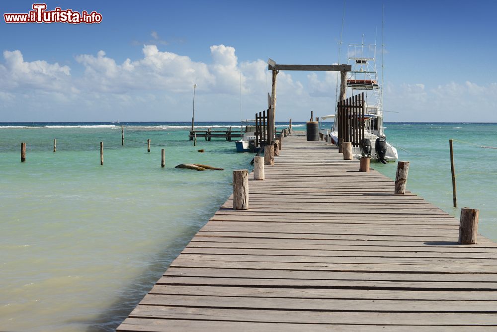 Immagine Pontile in legno sulla costa di Mahahual, Messico.