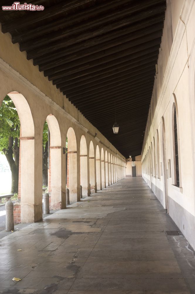 Immagine Portico all'interno del Santuario di Caravaggio in Lombardia