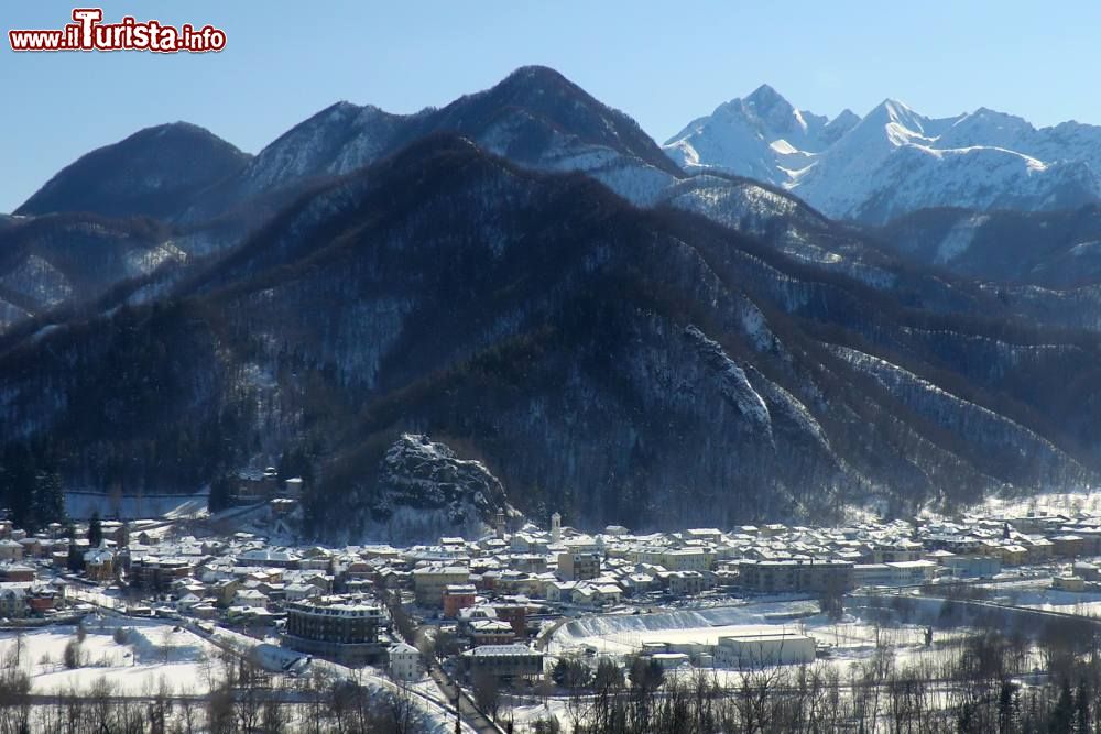 Immagine Roccavione in inverno dopo una fitta nevicata - Di Luigi.tuby - Opera propria, CC BY-SA 3.0, Collegamento