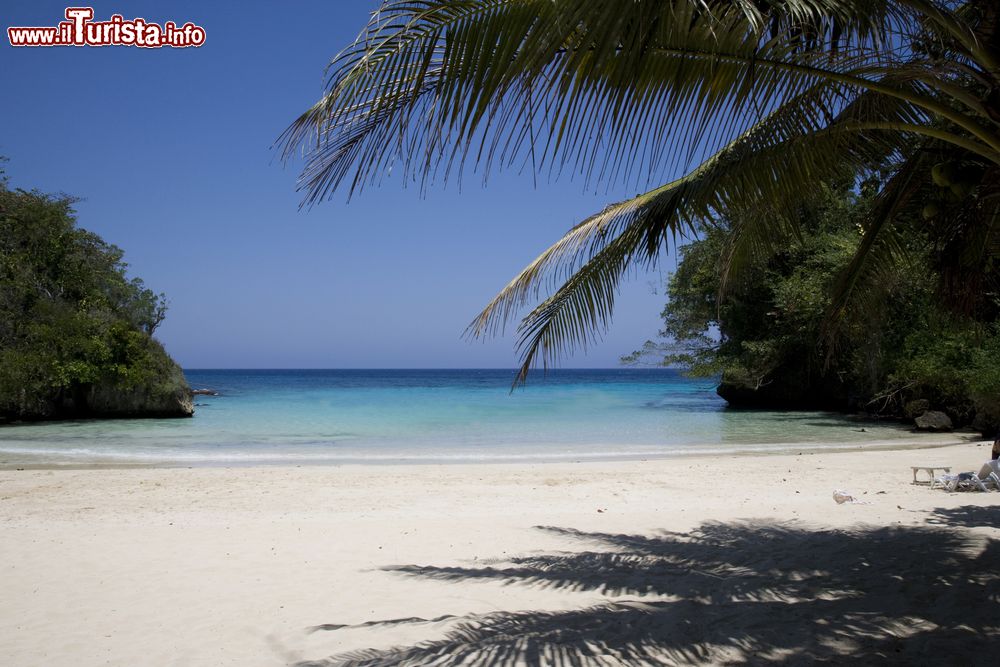 Immagine Sabbia bianca sulla spiaggia di Port Antonio, Giamaica.