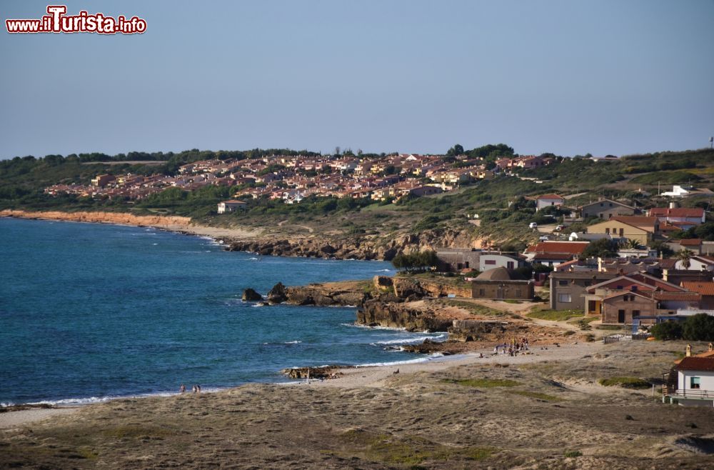 Immagine San Giovanni di Sinis, nel Comune di Cabras, è un villaggio con poche decine di abitanti che si popola durante la stagione turistica.