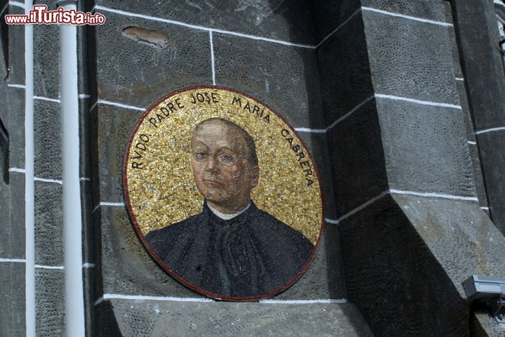 Immagine Un dettaglio di una fontana fuori dal santuario de la Virgen del Rosario de las Lajas, nei pressi di Ipiales, Colombia - foto © Rafal Cichawa / Shutterstock.com