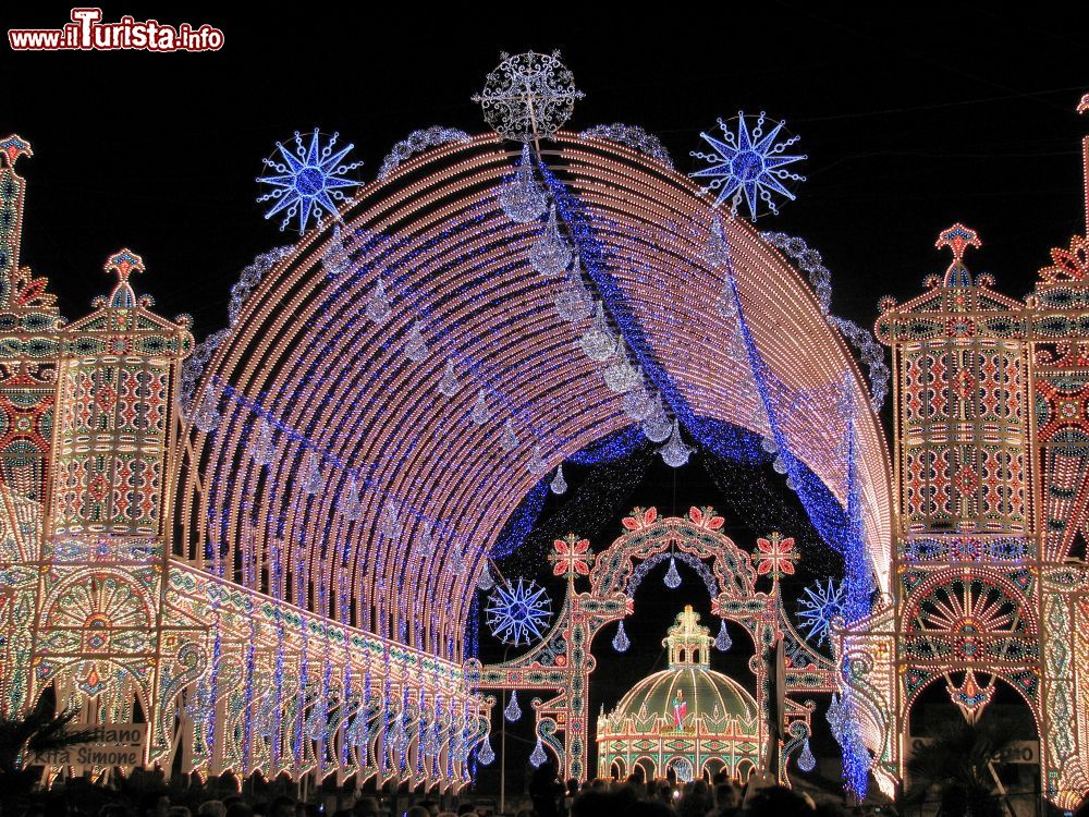 Immagine Scorrano, Salento: in Puglia la capitale mondiale delle luminarie.