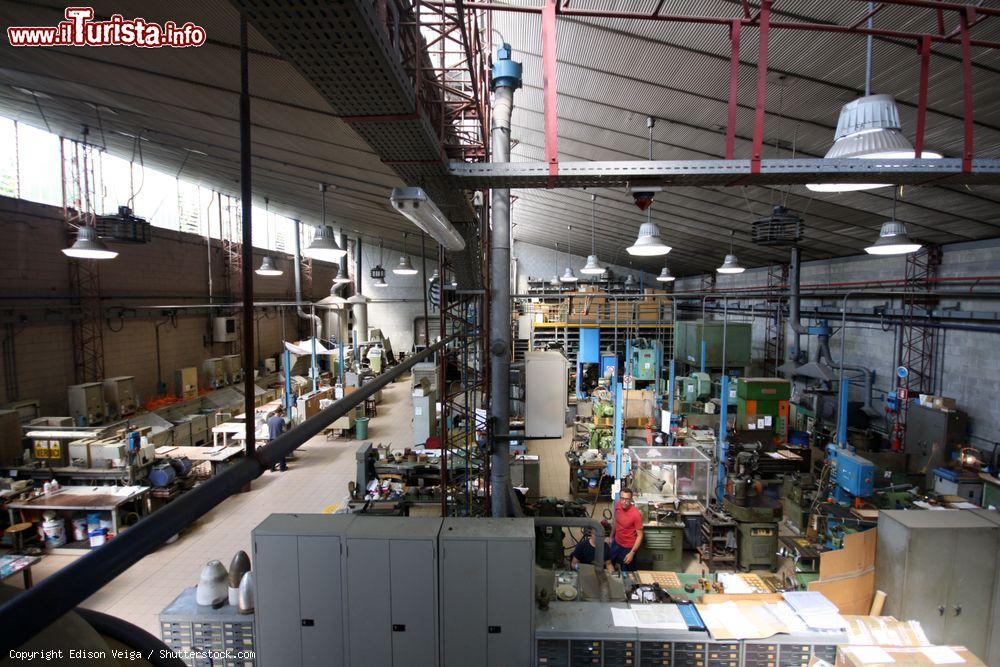 Immagine La fabbrica GDE Bertoni, a Paderno Dugnano, dove vengono fabbricati dei famosi trofei sportivi - © Edison Veiga / Shutterstock.com