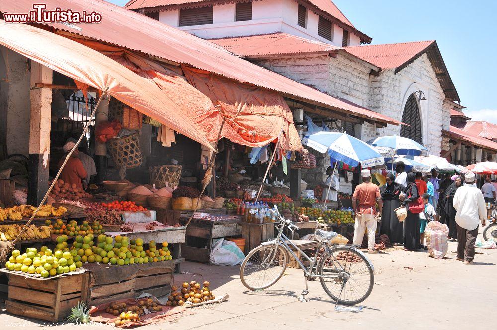 Immagine Un mercato nella città di Arusha in Tanzania. - © meunierd / Shutterstock.com