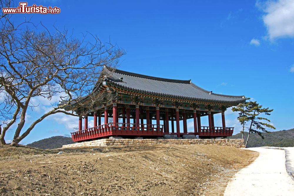 Immagine Yeongbojeong, uno degli edifici del Castello di Chungcheong Suyeongseong a Boryeong, in Corea del Sud