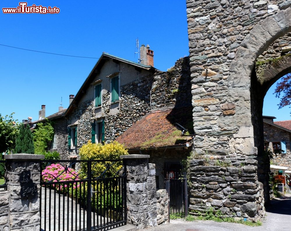 Immagine Yvoire, in Francia, è un borgo medievale sorto all'inizio del XIV secolo sulle rive del Lago Lemano.