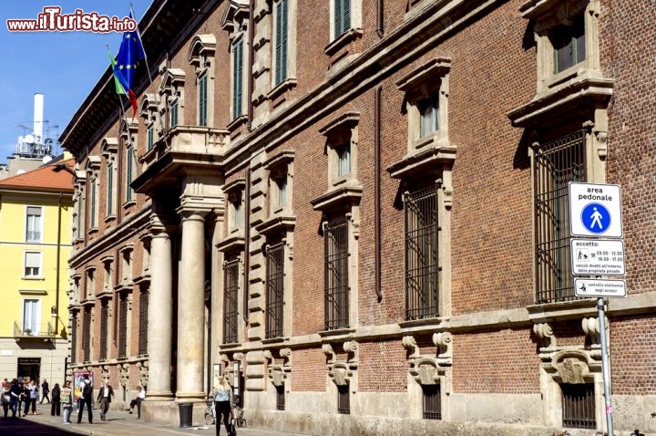 Immagine Palazzo Brera a Milano. E' famoso per ospitare la celebre pinacoteca - © Paolo Bona / Shutterstock.com