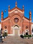 Santa Maria del Carmine è una chiesa tardo gotica che sorge nel quartiere di Brera Milano, a nord-ovest del centro di Milano - © pcruciatti / Shutterstock.com