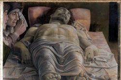 Cristo morto nel sepolcro e tre dolenti, la struggente opera di Andrea Mantegna, uno dei capolavori del rinascimento esposto alla Pinacoteca Brera di Milano