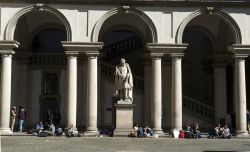 Loggia della Pinacoteca Brera e dell'Accademia di Belle Arti a Milano - © Paolo Bona / Shutterstock.com 